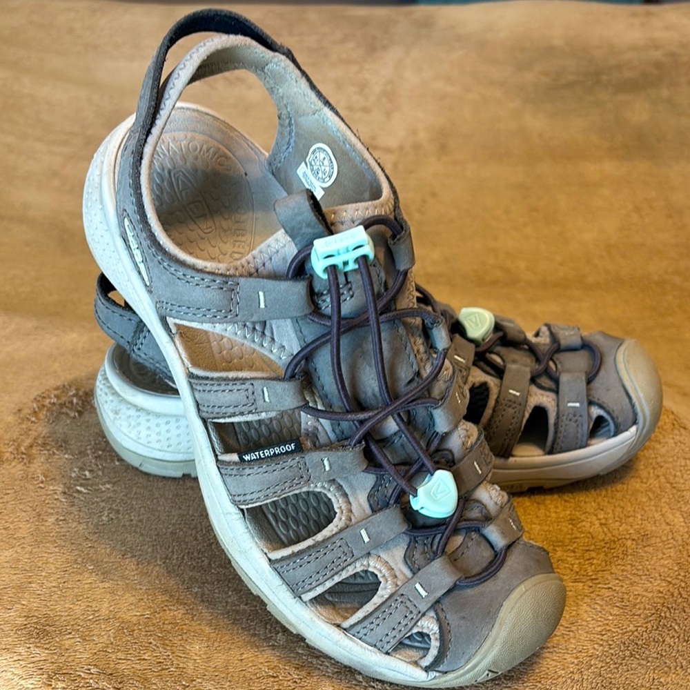 KEEN Women's Astoria West Closed Toe Sandals - Color: Magnet/Vapor; Size 8 - Picture 10 of 12